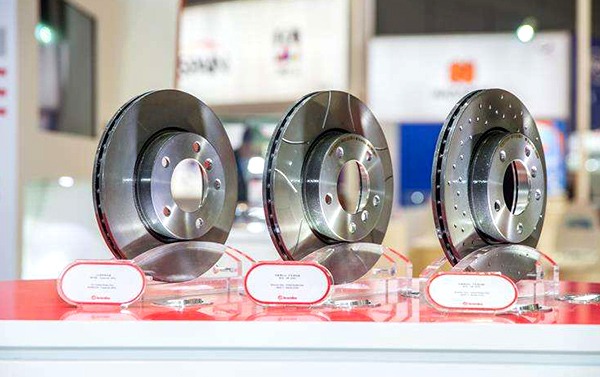 ブレーキパッドは大量生産部品です